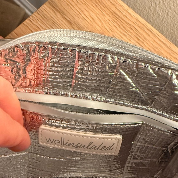 WELLinsulated Performance Beauty Bag